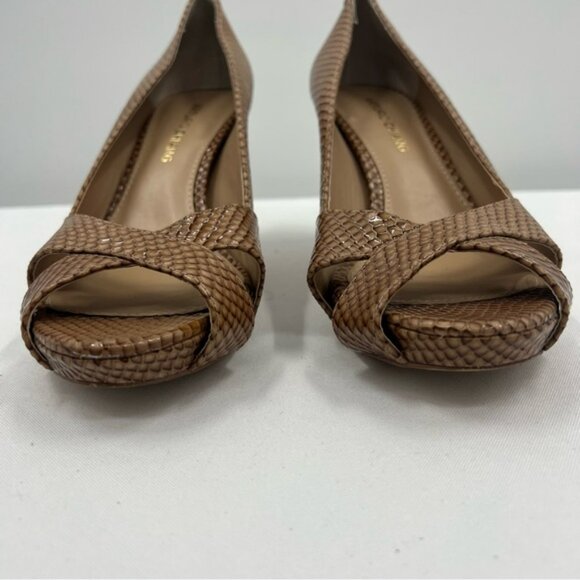 Arturo Chiang Alexis Textured‎ Leather Peep Toe Pumps Size 8 - Picture 2 of 13